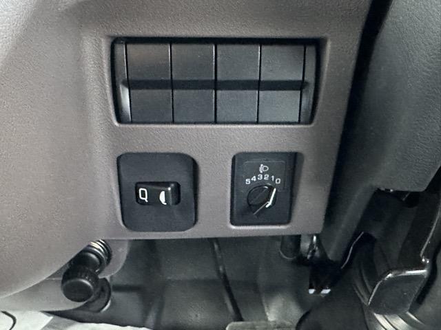 キャンター 全低床強化ダンプ　３ｔ　５ＭＴ　全低床強化ダンプ　バックカメラ付き　スマートキー　ＬＥＤヘッドライト　Ｂｌｕｅｔｏｏｔｈオーディオ　電動格納ドアミラー　パワーウィンドー　フォグランプ　アイドリングストップ（19枚目）