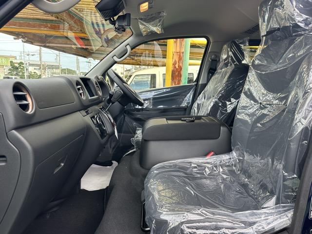 キャラバン ロングオーテックラインプラス　ディーゼル車　４ＷＤ　寒冷地仕様　左パワースライドドア　スマートキー　ＬＥＤヘッドライト　アラウンドビューモニター　デジタルインナーミラー　フルオートエアコン　シートヒーター　登録済未使用車（6枚目）