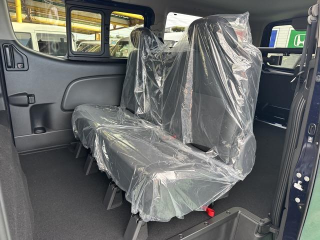 キャラバン ロングオーテックラインプラス　ディーゼル車　４ＷＤ　寒冷地仕様　左パワースライドドア　スマートキー　ＬＥＤヘッドライト　アラウンドビューモニター　デジタルインナーミラー　フルオートエアコン　シートヒーター　登録済未使用車（7枚目）