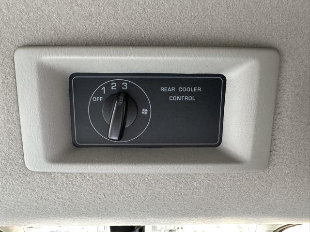 キャラバン ロングオーテックラインプラス　ディーゼル車　４ＷＤ　寒冷地仕様　左パワースライドドア　スマートキー　ＬＥＤヘッドライト　アラウンドビューモニター　デジタルインナーミラー　フルオートエアコン　シートヒーター　登録済未使用車（9枚目）