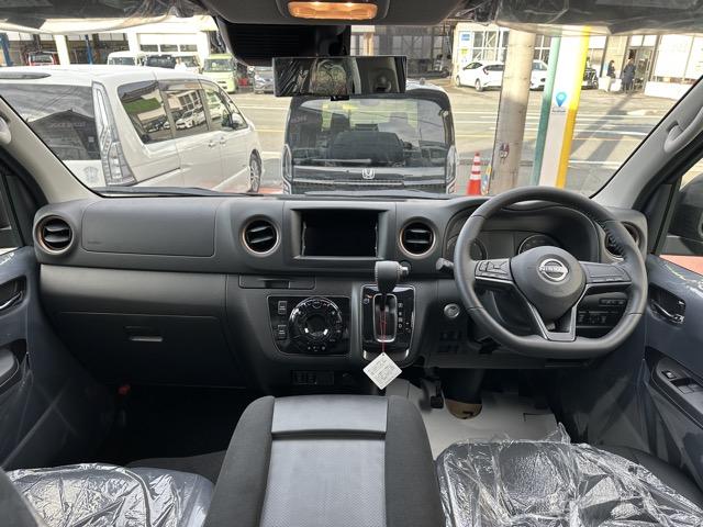 キャラバン ロングオーテックラインプラス　ディーゼル車　４ＷＤ　寒冷地仕様　左パワースライドドア　スマートキー　ＬＥＤヘッドライト　アラウンドビューモニター　デジタルインナーミラー　フルオートエアコン　シートヒーター　登録済未使用車（10枚目）