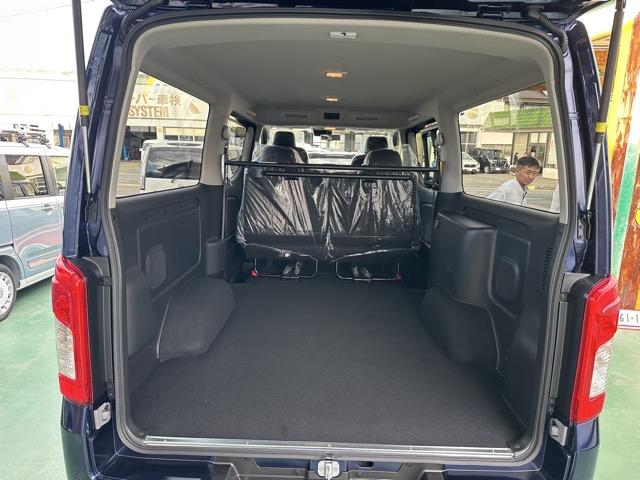 キャラバン ロングオーテックラインプラス　ディーゼル車　４ＷＤ　寒冷地仕様　左パワースライドドア　スマートキー　ＬＥＤヘッドライト　アラウンドビューモニター　デジタルインナーミラー　フルオートエアコン　シートヒーター　登録済未使用車（14枚目）