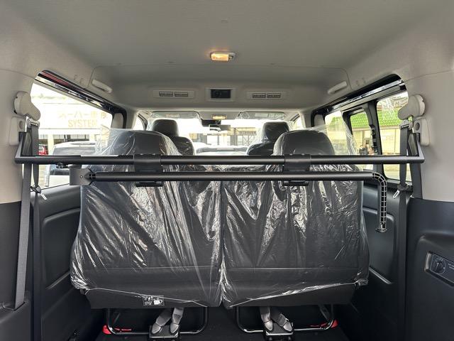 キャラバン ロングオーテックラインプラス　ディーゼル車　４ＷＤ　寒冷地仕様　左パワースライドドア　スマートキー　ＬＥＤヘッドライト　アラウンドビューモニター　デジタルインナーミラー　フルオートエアコン　シートヒーター　登録済未使用車（16枚目）