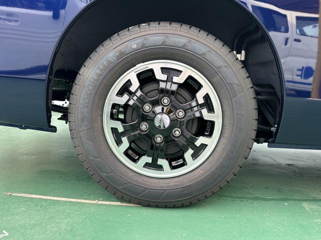 キャラバン ロングオーテックラインプラス　ディーゼル車　４ＷＤ　寒冷地仕様　左パワースライドドア　スマートキー　ＬＥＤヘッドライト　アラウンドビューモニター　デジタルインナーミラー　フルオートエアコン　シートヒーター　登録済未使用車（19枚目）