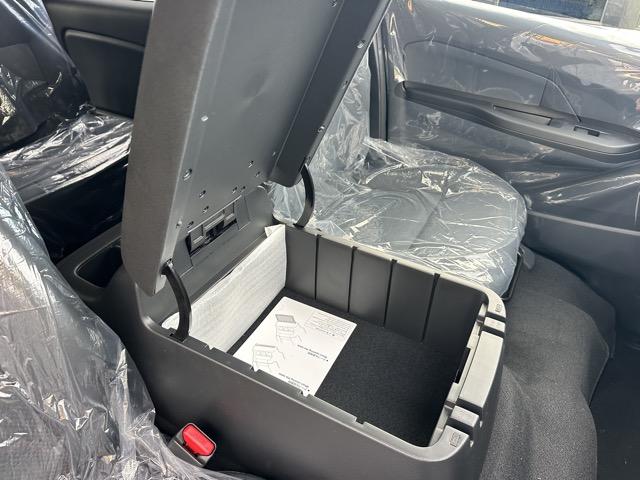 キャラバン ロングオーテックラインプラス　ディーゼル車　４ＷＤ　寒冷地仕様　左パワースライドドア　スマートキー　ＬＥＤヘッドライト　アラウンドビューモニター　デジタルインナーミラー　フルオートエアコン　シートヒーター　登録済未使用車（23枚目）