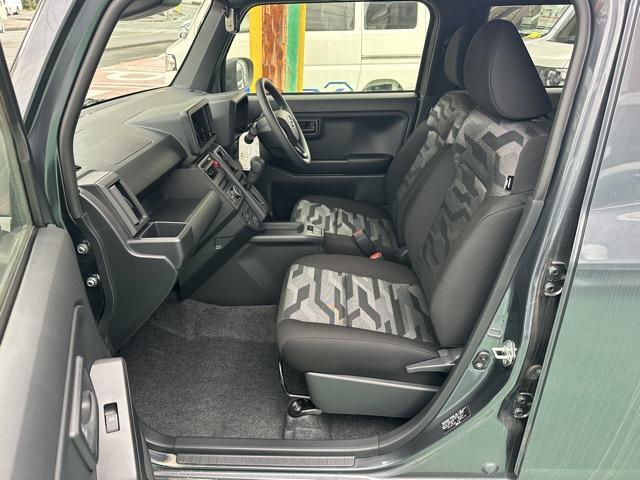 タフト Ｘ　エコアイドルレス　スマートキー　ＬＥＤヘッドライト　フルオートエアコン　電気式パーキングブレーキ　ＵＳＢ充電ソケット　ステアリングスイッチ　バックカメラ　衝突被害軽減ブレーキ　届出済未使用車（6枚目）