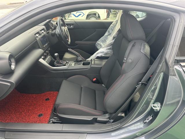 BRZ R 走行距離7,176KM B型 AT STiスポイラー 純正ナビゲーション バックカメラ スマートキー LEDヘッドライト フルオートエアコン 革巻きハンドル オートクルーズコントロール パドルシフト(6枚目)