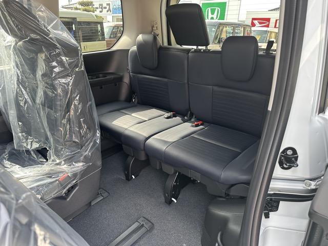 セレナ e-パワー ルキシオン ホットプラスパッケージ 純正ナビゲーション アラウンドビューモニター ETC プロパイロット リヤオートエアコン 両側パワースライドドア ロールサンシェード シートバックテーブル 登録済未使用車(8枚目)