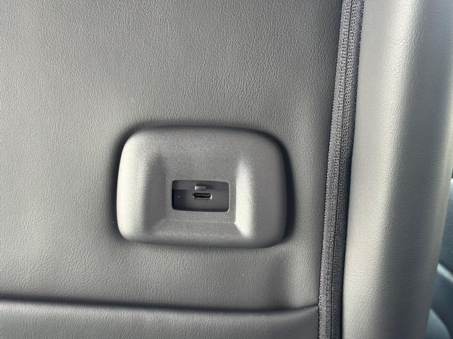 セレナ e-パワー ルキシオン ホットプラスパッケージ 純正ナビゲーション アラウンドビューモニター ETC プロパイロット リヤオートエアコン 両側パワースライドドア ロールサンシェード シートバックテーブル 登録済未使用車(14枚目)