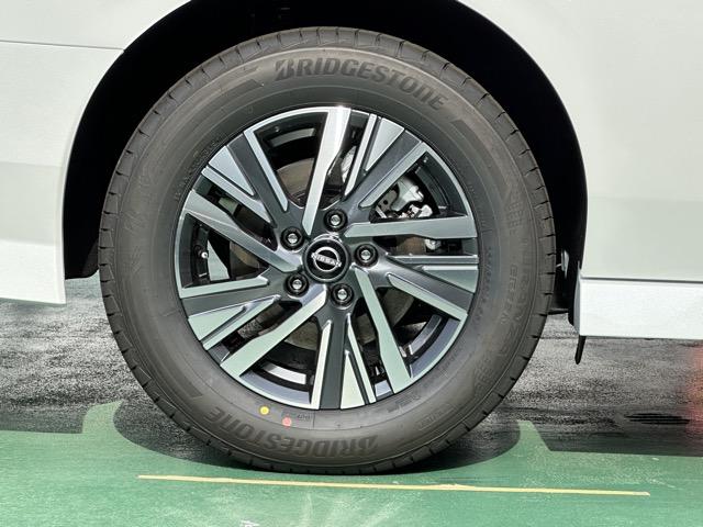 セレナ e-パワー ルキシオン ホットプラスパッケージ 純正ナビゲーション アラウンドビューモニター ETC プロパイロット リヤオートエアコン 両側パワースライドドア ロールサンシェード シートバックテーブル 登録済未使用車(21枚目)