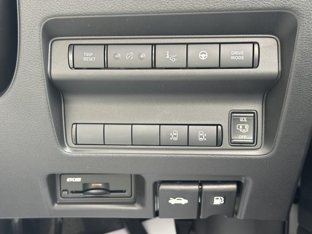 セレナ e-パワー ルキシオン ホットプラスパッケージ 純正ナビゲーション アラウンドビューモニター ETC プロパイロット リヤオートエアコン 両側パワースライドドア ロールサンシェード シートバックテーブル 登録済未使用車(24枚目)