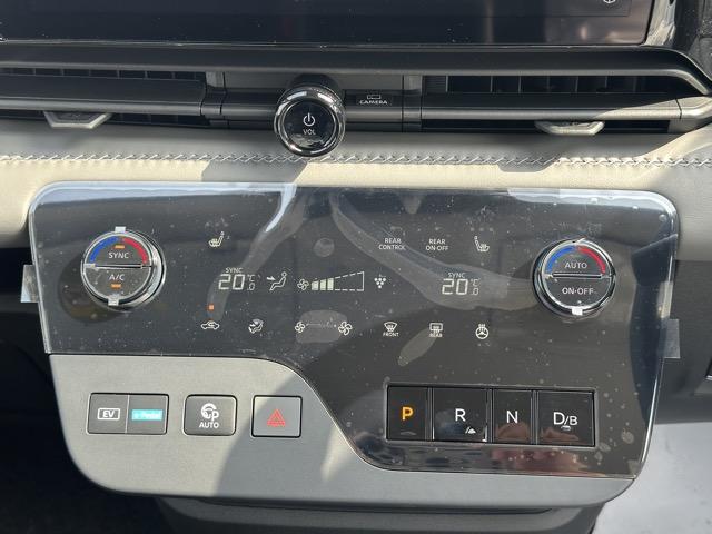 セレナ e-パワー ルキシオン ホットプラスパッケージ 純正ナビゲーション アラウンドビューモニター ETC プロパイロット リヤオートエアコン 両側パワースライドドア ロールサンシェード シートバックテーブル 登録済未使用車(25枚目)