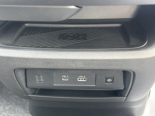 セレナ e-パワー ルキシオン ホットプラスパッケージ 純正ナビゲーション アラウンドビューモニター ETC プロパイロット リヤオートエアコン 両側パワースライドドア ロールサンシェード シートバックテーブル 登録済未使用車(26枚目)