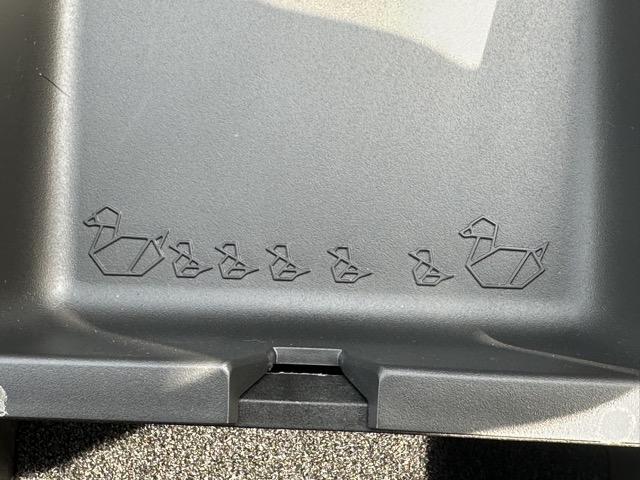 セレナ e-パワー ルキシオン ホットプラスパッケージ 純正ナビゲーション アラウンドビューモニター ETC プロパイロット リヤオートエアコン 両側パワースライドドア ロールサンシェード シートバックテーブル 登録済未使用車(27枚目)