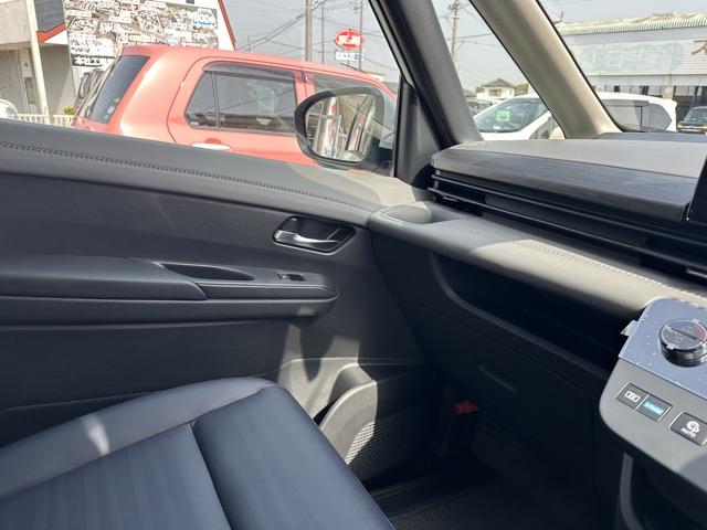 セレナ e-パワー ルキシオン ホットプラスパッケージ 純正ナビゲーション アラウンドビューモニター ETC プロパイロット リヤオートエアコン 両側パワースライドドア ロールサンシェード シートバックテーブル 登録済未使用車(36枚目)