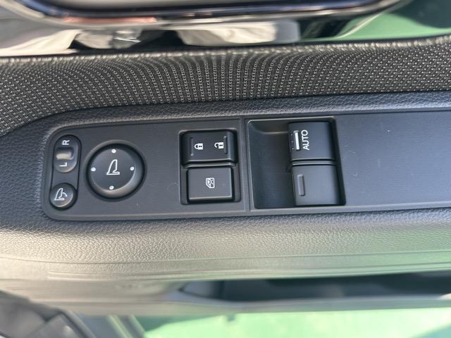 Ｎ－ＶＡＮ ファン　２ＷＤ　ＣＶＴ　ホンダセンシング　フルＬＥＤヘッドライト　運転席用＆助手席用ｉ－ＳＲＳエアバッグシステム　充電用ＵＳＢジャック　スマートキー　アクセサリーソケット（ＤＣ１２Ｖ）　届出済未使用車（17枚目）