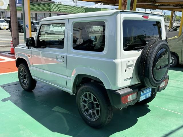 ジムニー XC 4WD 4AT デュアルセンサーブレーキサポート LEDヘッドランプ ハイビームアシスト クルーズコントロールシステム 電動格納式リモコンドアミラー 運転席・助手席シートヒーター 届出済未使用車(5枚目)