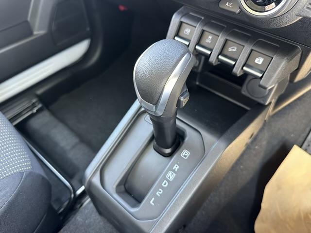 ジムニー XC 4WD 4AT デュアルセンサーブレーキサポート LEDヘッドランプ ハイビームアシスト クルーズコントロールシステム 電動格納式リモコンドアミラー 運転席・助手席シートヒーター 届出済未使用車(16枚目)