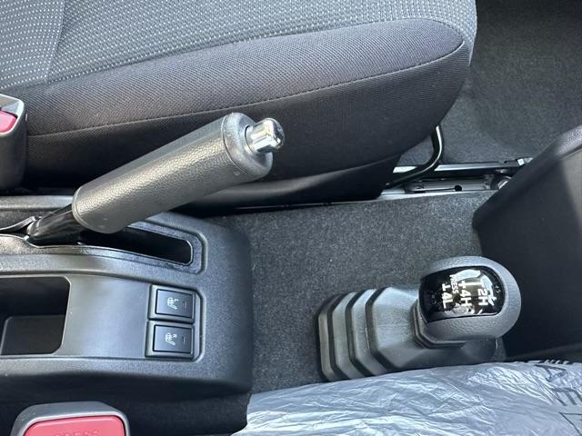 ジムニー XC 4WD 4AT デュアルセンサーブレーキサポート LEDヘッドランプ ハイビームアシスト クルーズコントロールシステム 電動格納式リモコンドアミラー 運転席・助手席シートヒーター 届出済未使用車(20枚目)