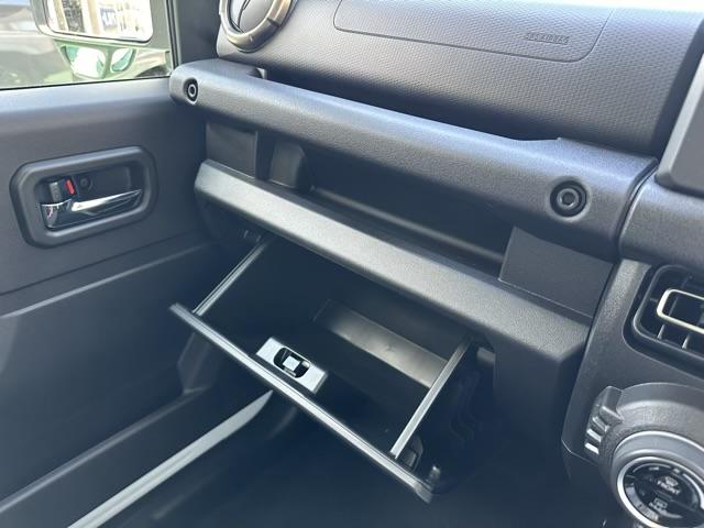 ジムニー XC 4WD 4AT デュアルセンサーブレーキサポート LEDヘッドランプ ハイビームアシスト クルーズコントロールシステム 電動格納式リモコンドアミラー 運転席・助手席シートヒーター 届出済未使用車(22枚目)