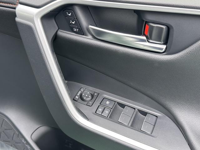 RAV4 アドベンチャー 4WD セーフティセンス LEDヘッドランプ ディスプレイオーディオ バックモニター ETC メモリー機能付パワーシート シートヒーター&ベンチレーション ステアリングヒーター 本革巻ステアリング(18枚目)