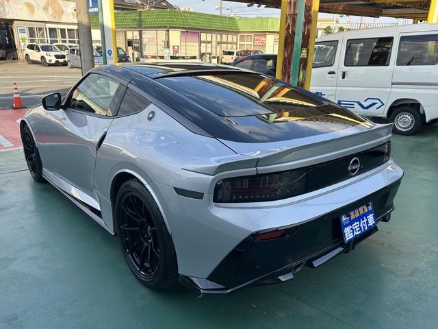 フェアレディＺ ニスモ　走行距離１，７９１ｋｍ　９ＡＴ　専用チューニング＆エクステリア＆インテリア　コネクトナビ　レイズ製鍛造ＡＷ　パドルシフト　レカロ製シート　Ｆ・Ｓ・Ｒスポイラーブラックアウト　ニスモエンブレムレス（5枚目）