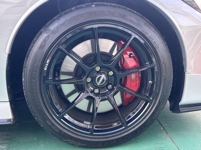 フェアレディＺ ニスモ　走行距離１，７９１ｋｍ　９ＡＴ　専用チューニング＆エクステリア＆インテリア　コネクトナビ　レイズ製鍛造ＡＷ　パドルシフト　レカロ製シート　Ｆ・Ｓ・Ｒスポイラーブラックアウト　ニスモエンブレムレス（12枚目）