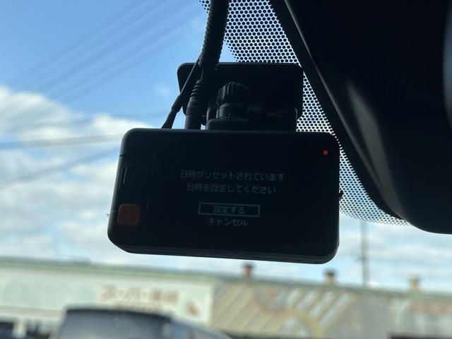 フェアレディＺ ニスモ　走行距離１，７９１ｋｍ　９ＡＴ　専用チューニング＆エクステリア＆インテリア　コネクトナビ　レイズ製鍛造ＡＷ　パドルシフト　レカロ製シート　Ｆ・Ｓ・Ｒスポイラーブラックアウト　ニスモエンブレムレス（22枚目）