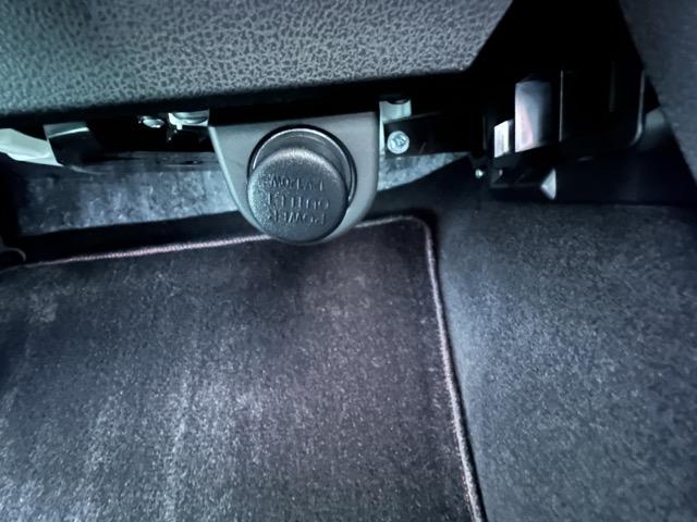 フェアレディＺ ニスモ　走行距離１，７９１ｋｍ　９ＡＴ　専用チューニング＆エクステリア＆インテリア　コネクトナビ　レイズ製鍛造ＡＷ　パドルシフト　レカロ製シート　Ｆ・Ｓ・Ｒスポイラーブラックアウト　ニスモエンブレムレス（24枚目）