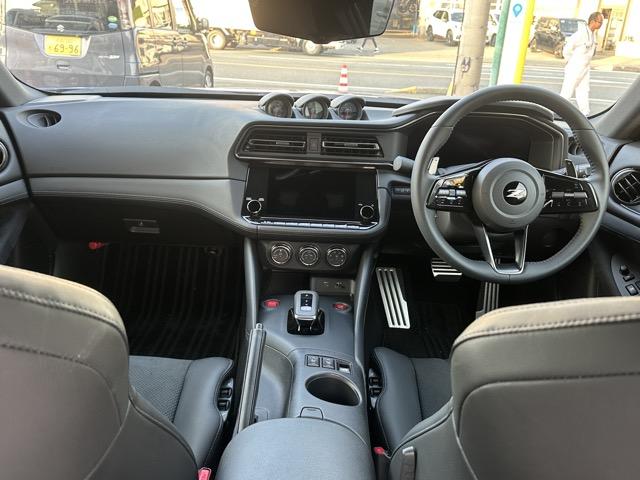 フェアレディＺ バージョンＴ　走行距離８５８ｋｍ　９ＡＴ　内装色／ブラック　ＬＥＤヘッドランプ　コネクトナビ　ＥＴＣ２．０　ＢＯＳＥサウンド　３連サブメーター　電制シフト　パドルシフト　シートヒーター　デジタルインナーミラー（6枚目）