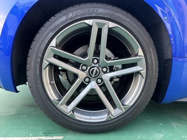 フェアレディＺ バージョンＴ　走行距離８５８ｋｍ　９ＡＴ　内装色／ブラック　ＬＥＤヘッドランプ　コネクトナビ　ＥＴＣ２．０　ＢＯＳＥサウンド　３連サブメーター　電制シフト　パドルシフト　シートヒーター　デジタルインナーミラー（9枚目）
