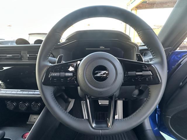 フェアレディＺ バージョンＴ　走行距離８５８ｋｍ　９ＡＴ　内装色／ブラック　ＬＥＤヘッドランプ　コネクトナビ　ＥＴＣ２．０　ＢＯＳＥサウンド　３連サブメーター　電制シフト　パドルシフト　シートヒーター　デジタルインナーミラー（11枚目）