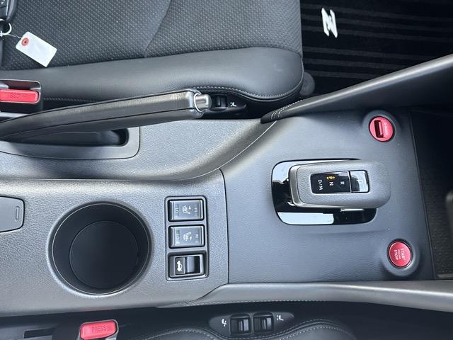 フェアレディＺ バージョンＴ　走行距離８５８ｋｍ　９ＡＴ　内装色／ブラック　ＬＥＤヘッドランプ　コネクトナビ　ＥＴＣ２．０　ＢＯＳＥサウンド　３連サブメーター　電制シフト　パドルシフト　シートヒーター　デジタルインナーミラー（19枚目）