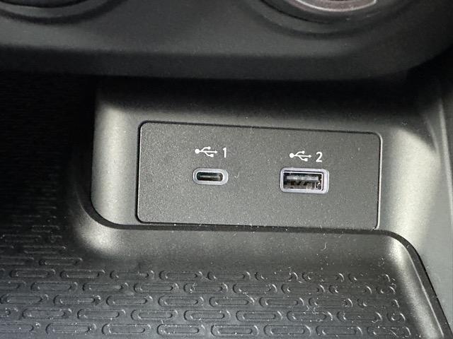 フェアレディＺ バージョンＴ　走行距離８５８ｋｍ　９ＡＴ　内装色／ブラック　ＬＥＤヘッドランプ　コネクトナビ　ＥＴＣ２．０　ＢＯＳＥサウンド　３連サブメーター　電制シフト　パドルシフト　シートヒーター　デジタルインナーミラー（23枚目）