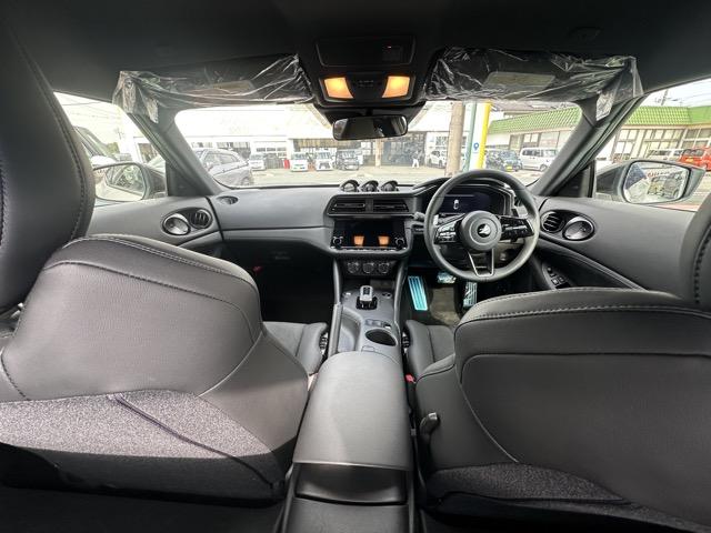 フェアレディＺ バージョンＳＴ　９ＡＴ　内装色／ブラック　ＮｉｓｓａｎＣｏｎｎｅｃｔナビゲーション　ＥＴＣ２．０　ＬＥＤヘッドランプ　本革巻ステアリング　３連サブメーター　シートヒーター＆パワーシート　ＢＯＳＥサウンドシステム（7枚目）