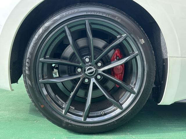 フェアレディＺ バージョンＳＴ　９ＡＴ　内装色／ブラック　ＮｉｓｓａｎＣｏｎｎｅｃｔナビゲーション　ＥＴＣ２．０　ＬＥＤヘッドランプ　本革巻ステアリング　３連サブメーター　シートヒーター＆パワーシート　ＢＯＳＥサウンドシステム（10枚目）