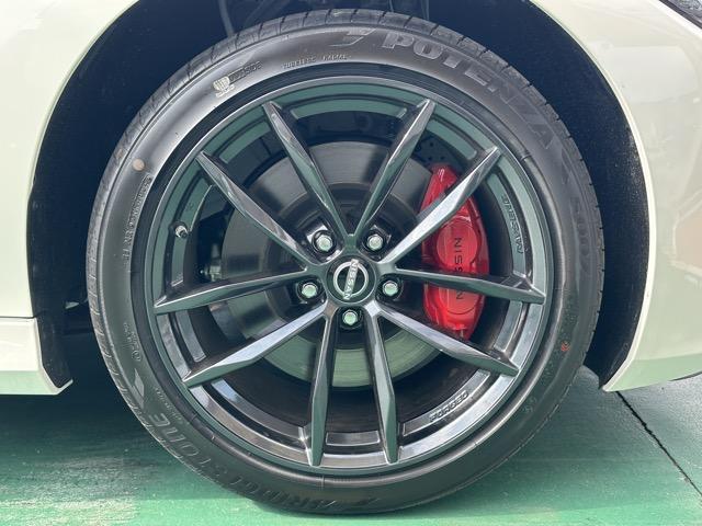 フェアレディＺ バージョンＳＴ　９ＡＴ　内装色／ブラック　ＮｉｓｓａｎＣｏｎｎｅｃｔナビゲーション　ＥＴＣ２．０　ＬＥＤヘッドランプ　本革巻ステアリング　３連サブメーター　シートヒーター＆パワーシート　ＢＯＳＥサウンドシステム（11枚目）