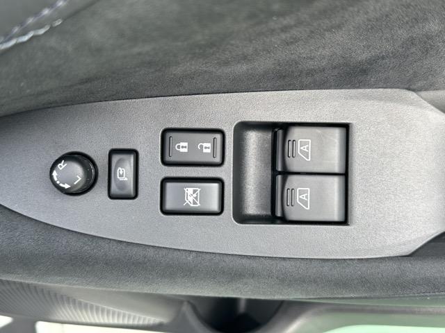 フェアレディＺ バージョンＳＴ　９ＡＴ　内装色／ブラック　ＮｉｓｓａｎＣｏｎｎｅｃｔナビゲーション　ＥＴＣ２．０　ＬＥＤヘッドランプ　本革巻ステアリング　３連サブメーター　シートヒーター＆パワーシート　ＢＯＳＥサウンドシステム（12枚目）