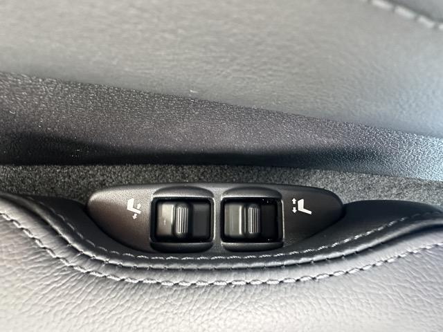 フェアレディＺ バージョンＳＴ　９ＡＴ　内装色／ブラック　ＮｉｓｓａｎＣｏｎｎｅｃｔナビゲーション　ＥＴＣ２．０　ＬＥＤヘッドランプ　本革巻ステアリング　３連サブメーター　シートヒーター＆パワーシート　ＢＯＳＥサウンドシステム（13枚目）