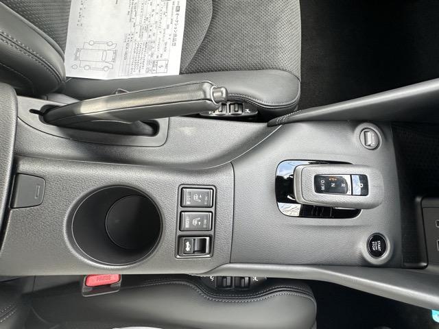 フェアレディＺ バージョンＳＴ　９ＡＴ　内装色／ブラック　ＮｉｓｓａｎＣｏｎｎｅｃｔナビゲーション　ＥＴＣ２．０　ＬＥＤヘッドランプ　本革巻ステアリング　３連サブメーター　シートヒーター＆パワーシート　ＢＯＳＥサウンドシステム（14枚目）