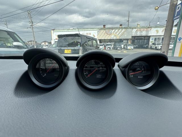 フェアレディＺ バージョンＳＴ　９ＡＴ　内装色／ブラック　ＮｉｓｓａｎＣｏｎｎｅｃｔナビゲーション　ＥＴＣ２．０　ＬＥＤヘッドランプ　本革巻ステアリング　３連サブメーター　シートヒーター＆パワーシート　ＢＯＳＥサウンドシステム（16枚目）