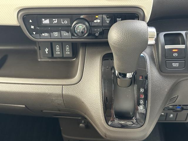 N-BOX L・ターボ 走行距離9,956km 純正ナビ・ETC・バックモニター付 ホンダセンシング LEDヘッドランプ 両側パワースライドドア 電子制御パーキングブレーキ 運転席・助手席シートヒーター ロールサンシェード(23枚目)