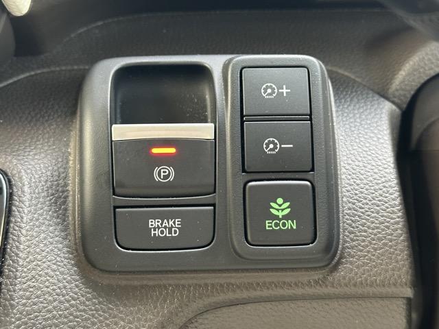 N-BOX L・ターボ 走行距離9,956km 純正ナビ・ETC・バックモニター付 ホンダセンシング LEDヘッドランプ 両側パワースライドドア 電子制御パーキングブレーキ 運転席・助手席シートヒーター ロールサンシェード(24枚目)