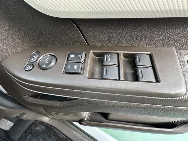 N-BOX L・ターボ 走行距離9,956km 純正ナビ・ETC・バックモニター付 ホンダセンシング LEDヘッドランプ 両側パワースライドドア 電子制御パーキングブレーキ 運転席・助手席シートヒーター ロールサンシェード(28枚目)