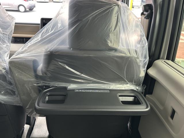 N-BOX ベースグレード コンフォートパッケージ装着車/運転席・助手席シートヒーター 電動スライドドア リアセンターアームレスト シートバックテーブル オートリトラミラー ホンダセンシング LEDヘッドライト ディーラー試乗車(12枚目)