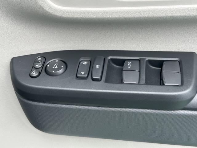 N-BOX ベースグレード コンフォートパッケージ装着車/運転席・助手席シートヒーター 電動スライドドア リアセンターアームレスト シートバックテーブル オートリトラミラー ホンダセンシング LEDヘッドライト ディーラー試乗車(18枚目)