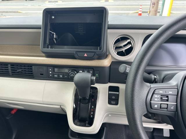 N-BOX ベースグレード コンフォートパッケージ装着車/運転席・助手席シートヒーター 電動スライドドア リアセンターアームレスト シートバックテーブル オートリトラミラー ホンダセンシング LEDヘッドライト ディーラー試乗車(21枚目)