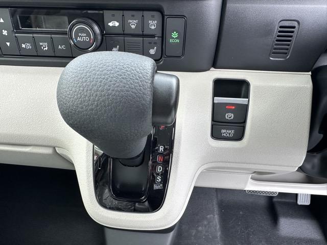 N-BOX ベースグレード コンフォートパッケージ装着車/運転席・助手席シートヒーター 電動スライドドア リアセンターアームレスト シートバックテーブル オートリトラミラー ホンダセンシング LEDヘッドライト ディーラー試乗車(24枚目)