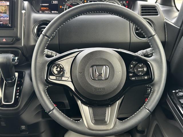 N-BOXカスタム L スタイル+ブラック 社外ナビ・バックモニター・ETC付 ホンダセンシング LEDヘッドランプ 両側電動スライドドア 電子制御パーキングブレーキ 本革巻ステアリング シートヒーター シートバックテーブル ロールサンシェード(8枚目)