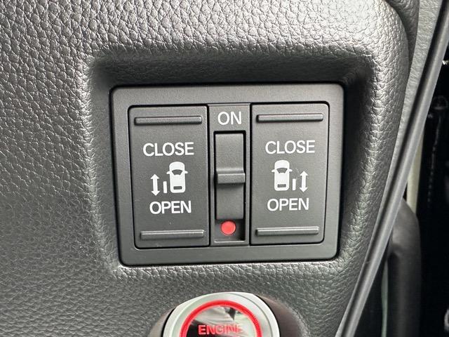 N-BOXカスタム L スタイル+ブラック 社外ナビ・バックモニター・ETC付 ホンダセンシング LEDヘッドランプ 両側電動スライドドア 電子制御パーキングブレーキ 本革巻ステアリング シートヒーター シートバックテーブル ロールサンシェード(18枚目)